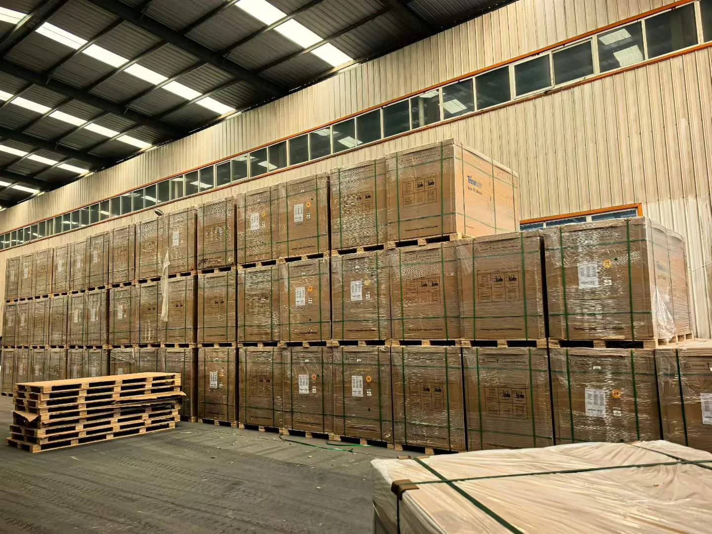 Rongkai Solar: Warehouse packing activity for a solar equipment order.