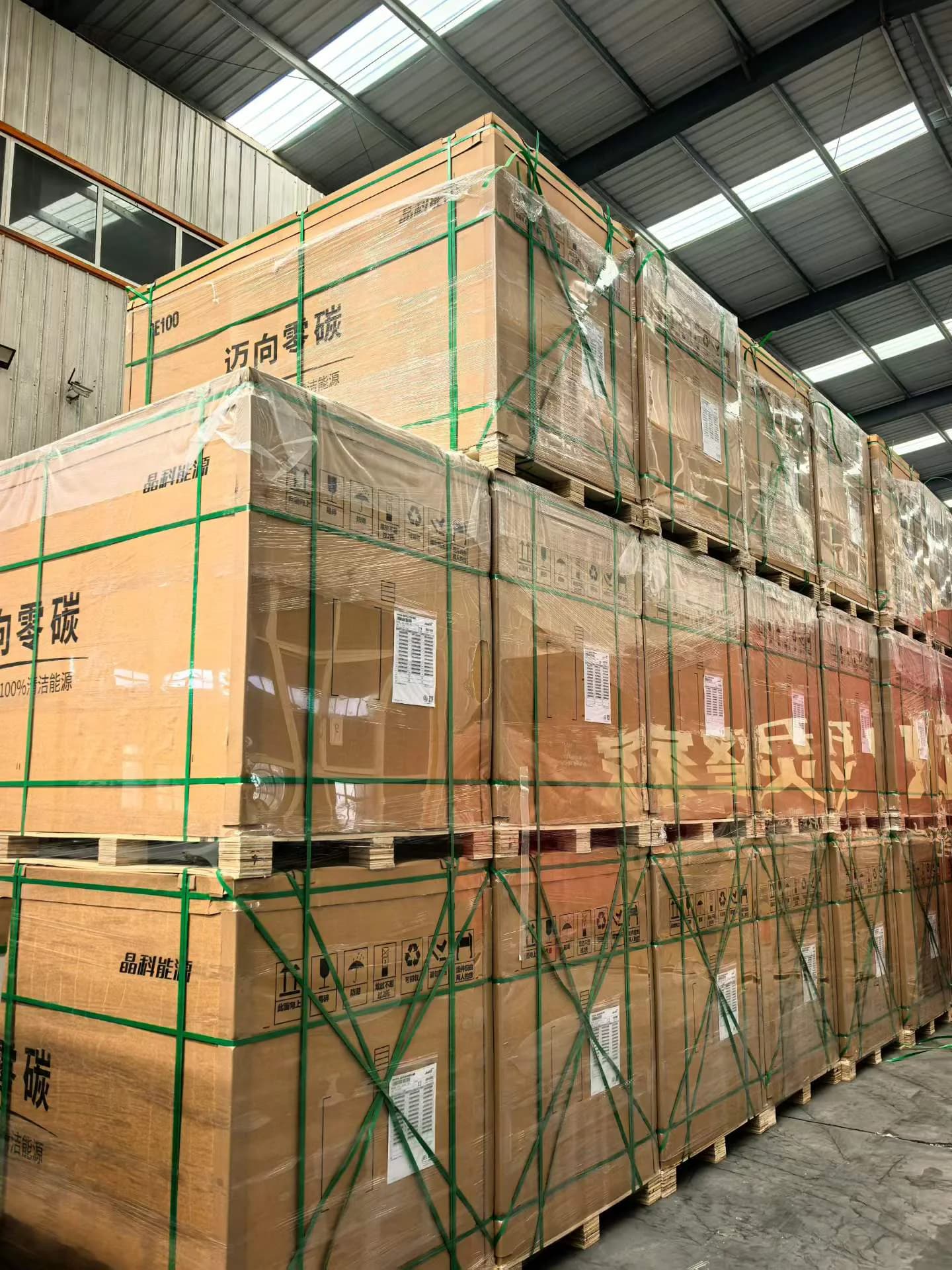 Rongkai Solar: Export shipment preparation for photovoltaic products.