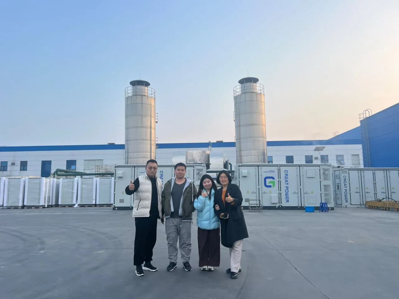 Rongkai Solar team and partners visiting the Great Power energy storage factory.