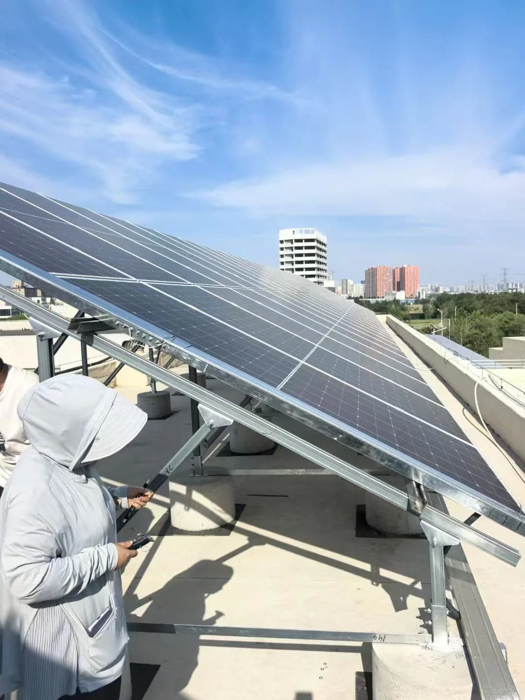 Rongkai Solar field operation with team and component staging in progress.