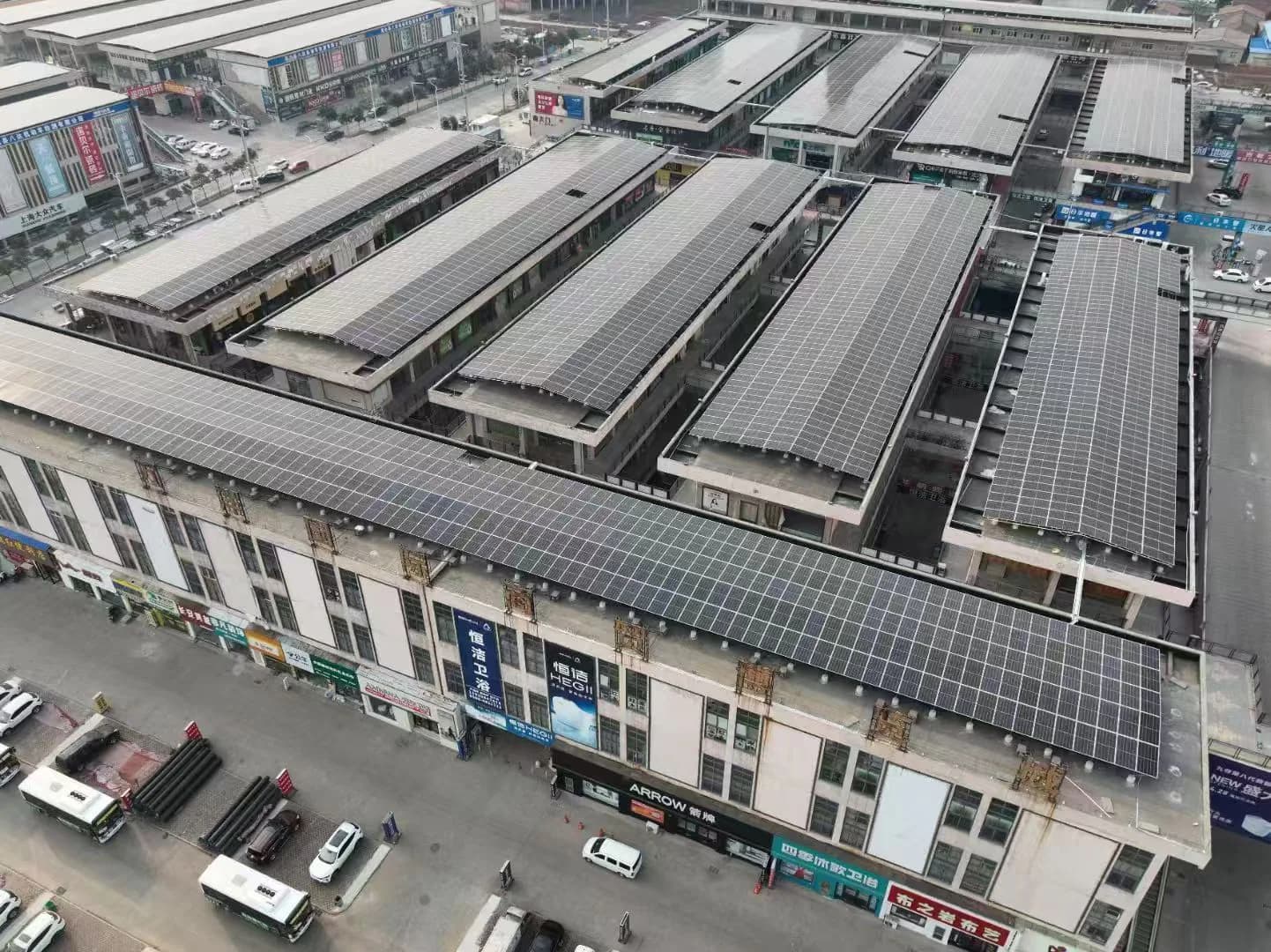 Rongkai Solar installation and technical support scene for energy storage projects.